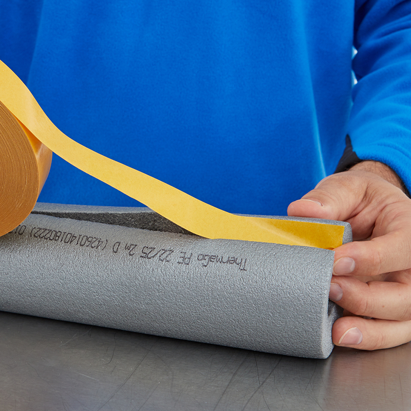 tesafix® 51571 Klebeband aufkleben